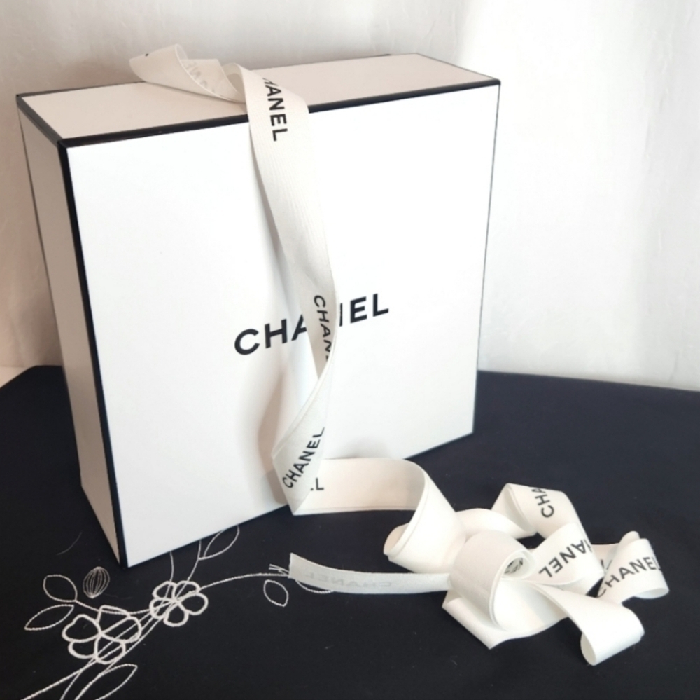 Authentic CHANEL 2pc. BUNDLE, BOX and 54" RIBBON - Picture 5 of 5